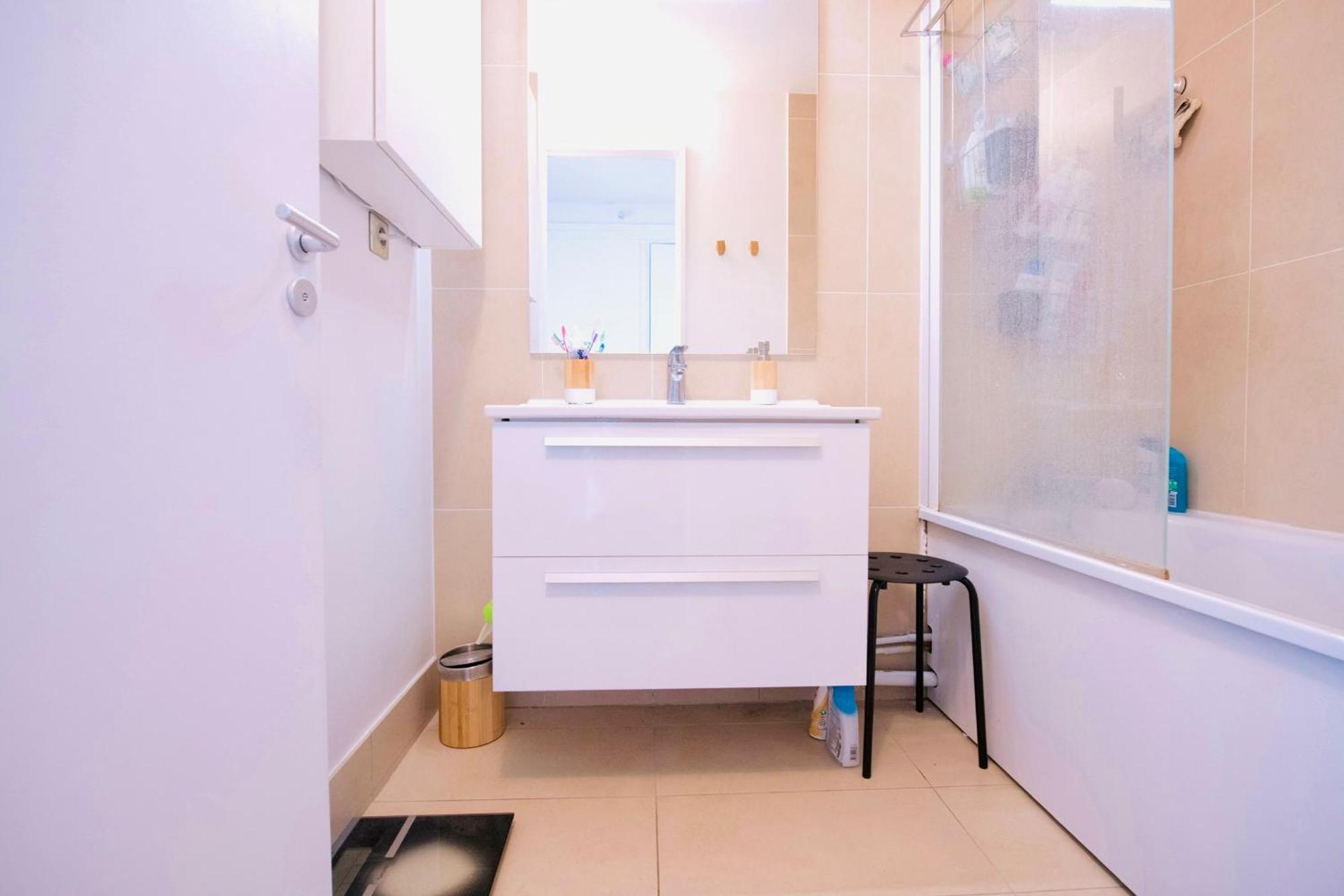 2 Private Bedrooms, Montparnasse Station ปารีส ภายนอก รูปภาพ